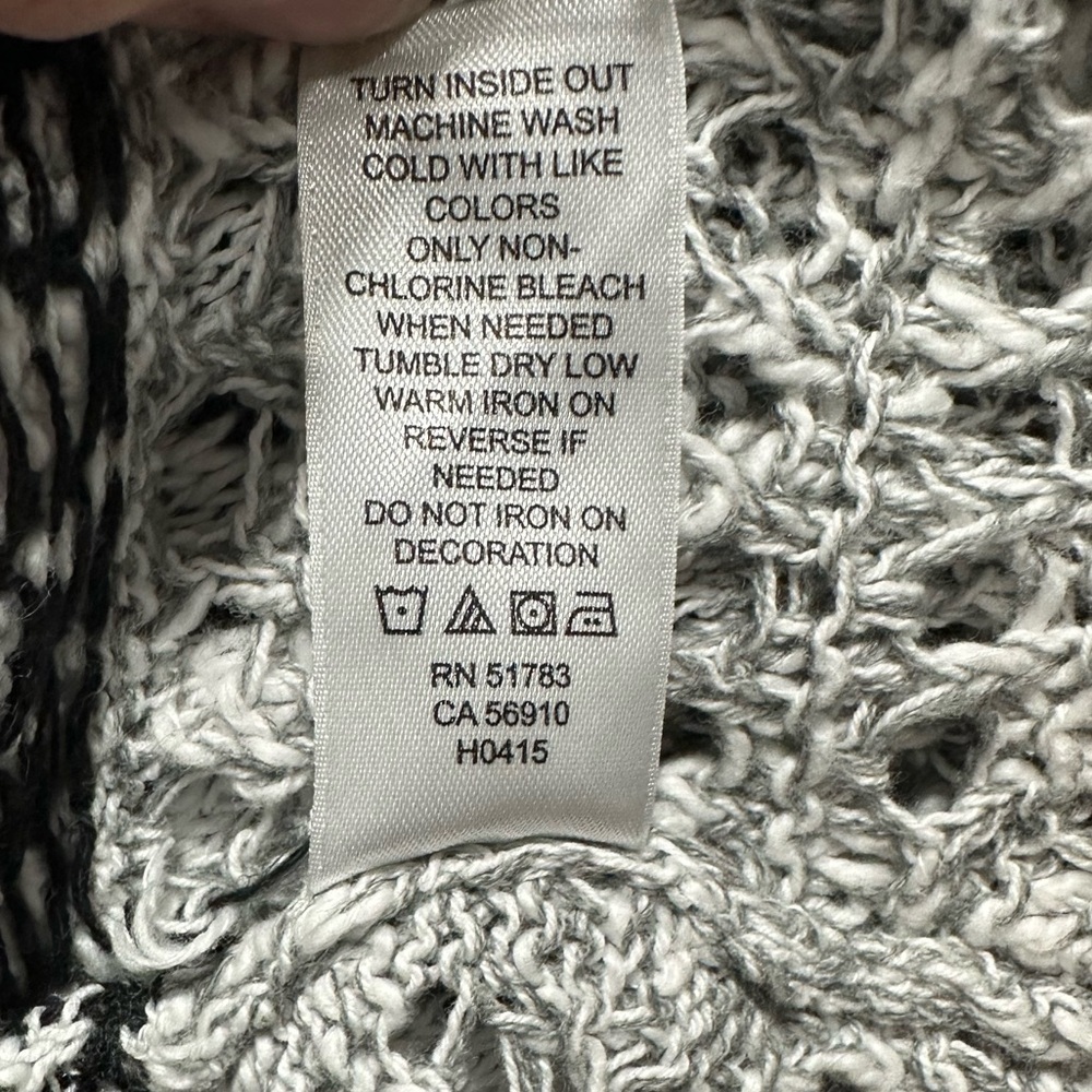 Gray Patterned Women's Sweater - Size Medium - image 6